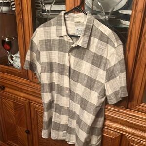 Gray Casual Button Down Shirt with Plaid Pattern